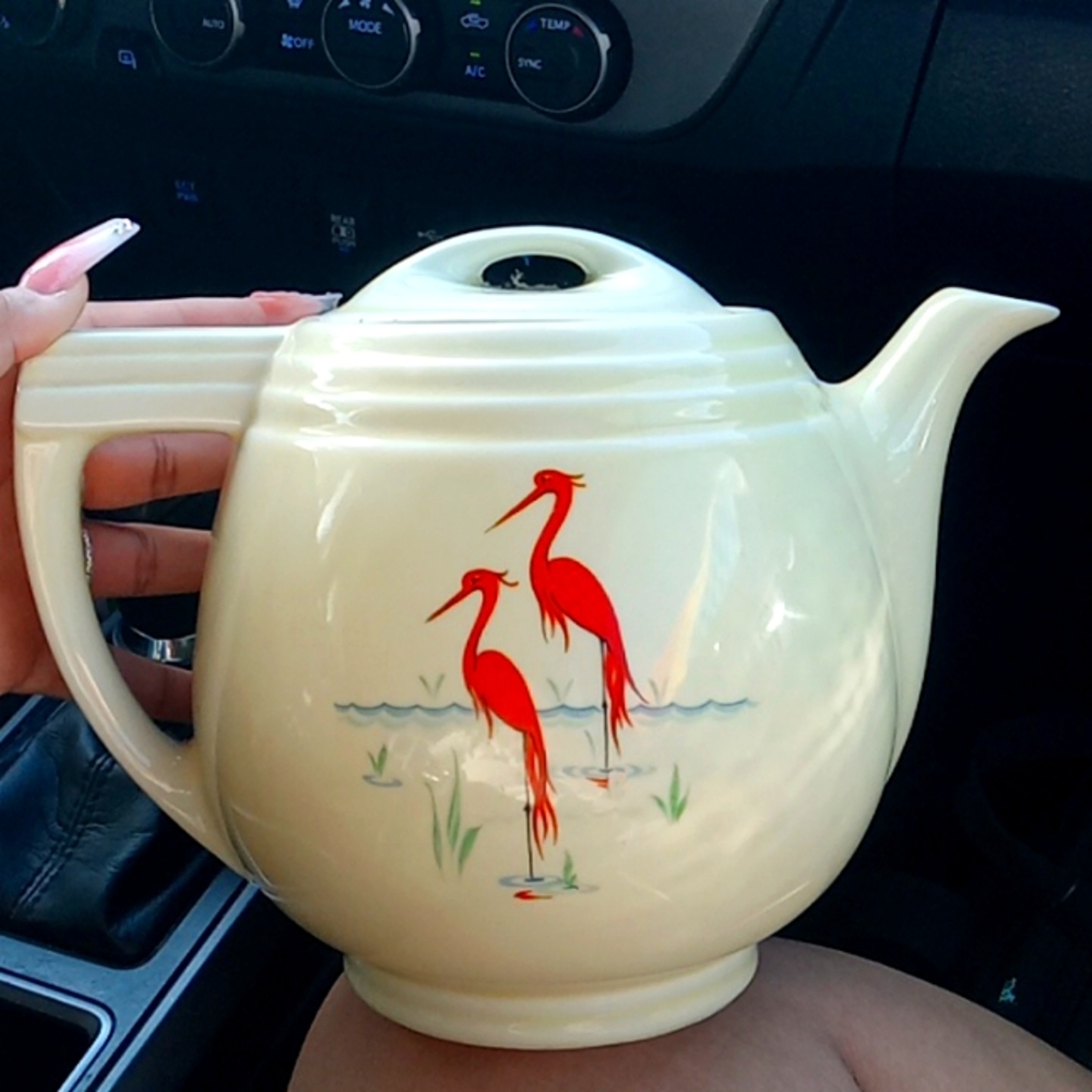 Drip o Lator flamingo teapot kettle.